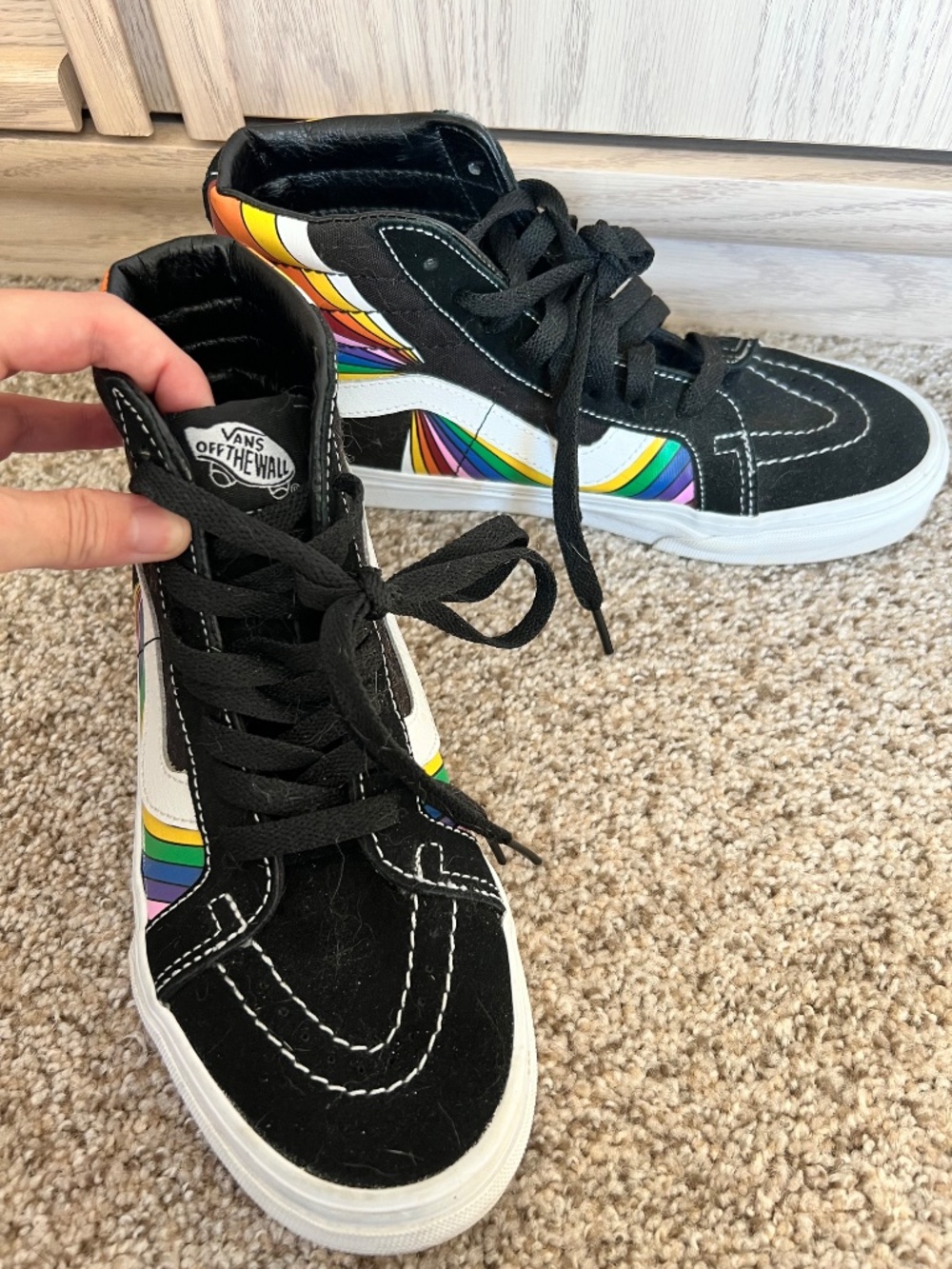 Vans high top shoes with rainbow 🌈 pattern - Picture 3 of 5